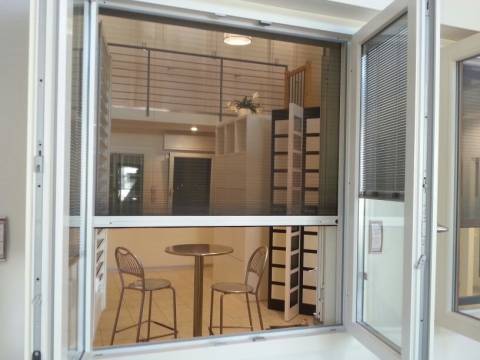 Moustiquaire plissée à ouverture verticale pour fenêtre | F-TC