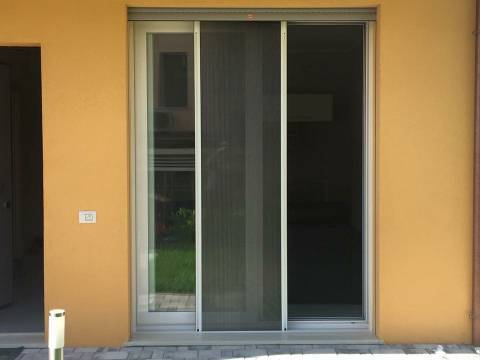 Moustiquaire plissée bilatérale pour portes-fenêtres et balcons | F-TC 